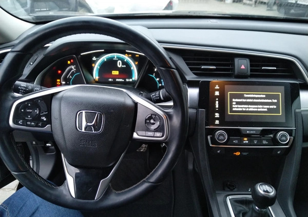 Honda Civic cena 37900 przebieg: 92900, rok produkcji 2019 z Człuchów małe 781